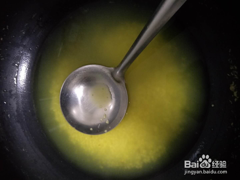 分享自己制作苦荞小米粥的做法。