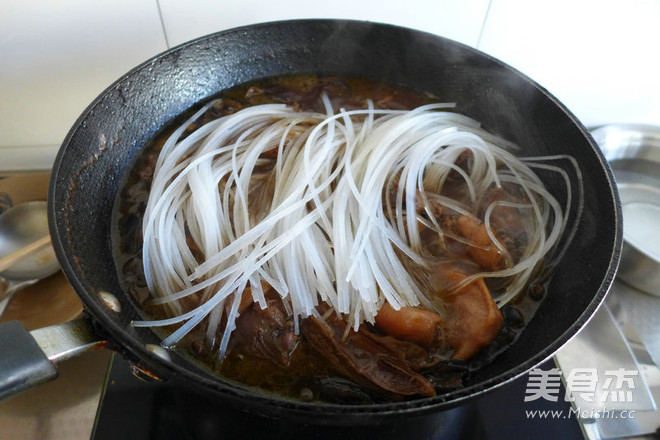 小鸡炖蘑菇的做法