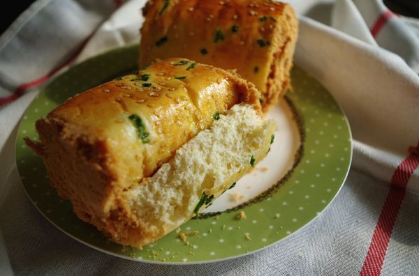 葱香肉松面包卷