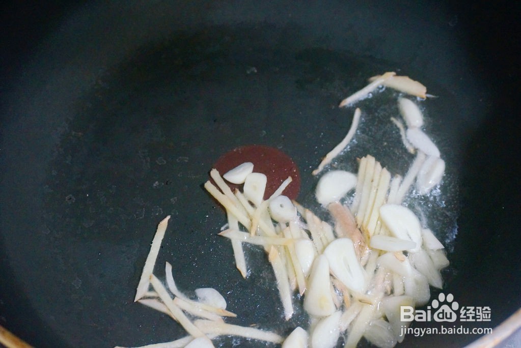 韭菜炒鸭血的做法