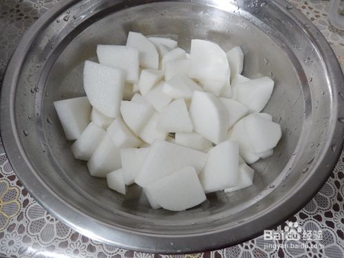 如何用烤箱炖汤：萝卜排骨汤