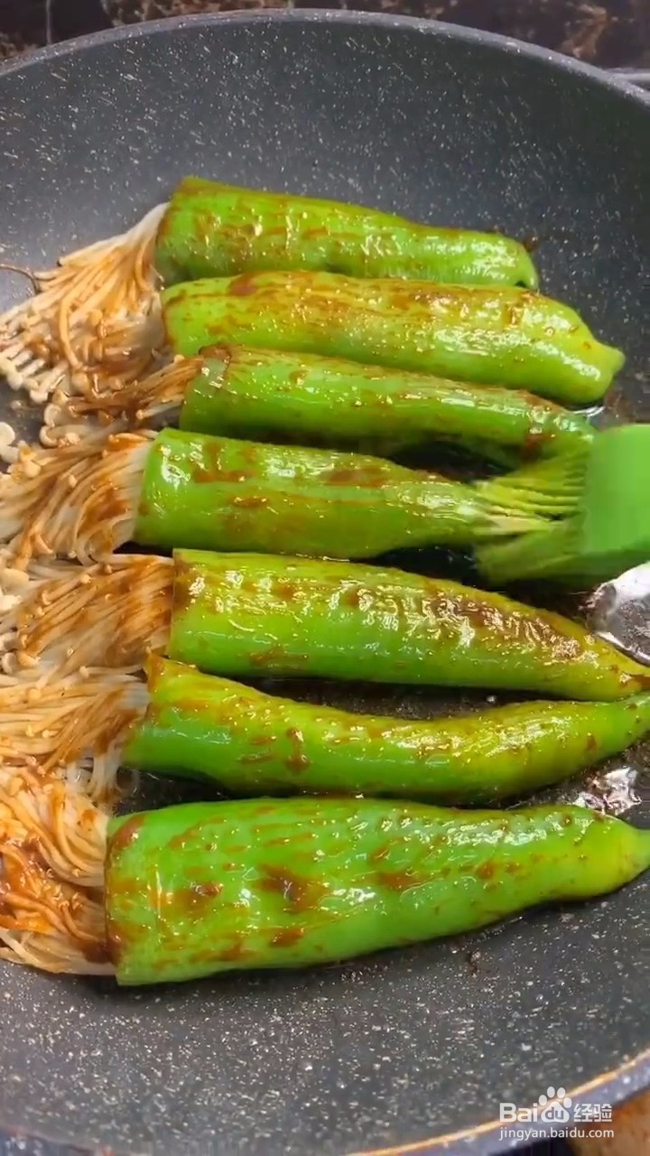 如何自制美味好吃的家常金针菇青椒