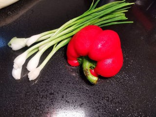 五花肉炒茭白做法