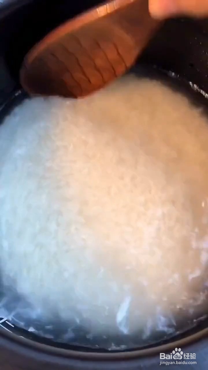 如何制作鸡腿肉焖饭