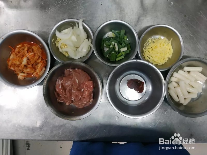 起司泡菜炒肉的做法