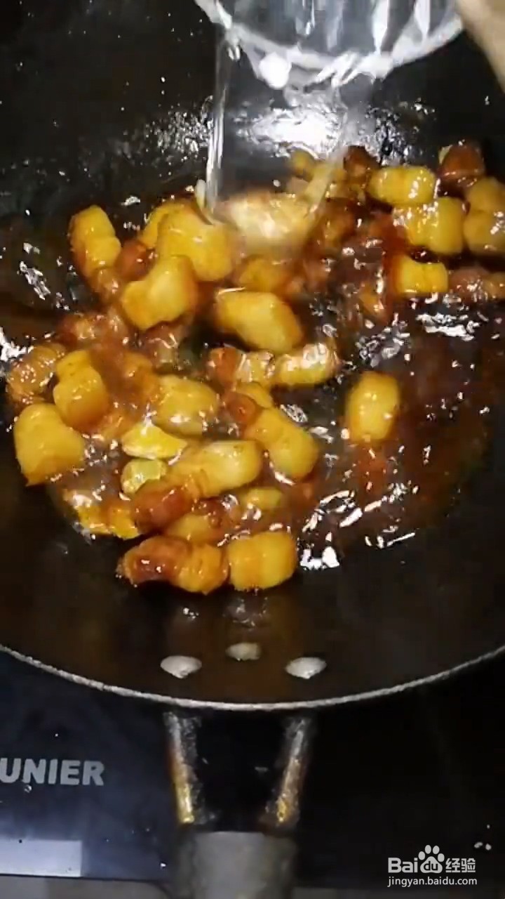 超级无敌好吃的土豆干炒五花肉要怎样做