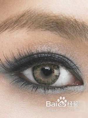 教你画出派对中的女王妆