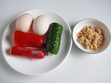 鸡蛋肉松蔬菜卷
