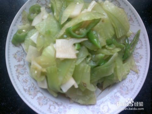 健康下饭菜青椒莴笋片炒竹笋的做法