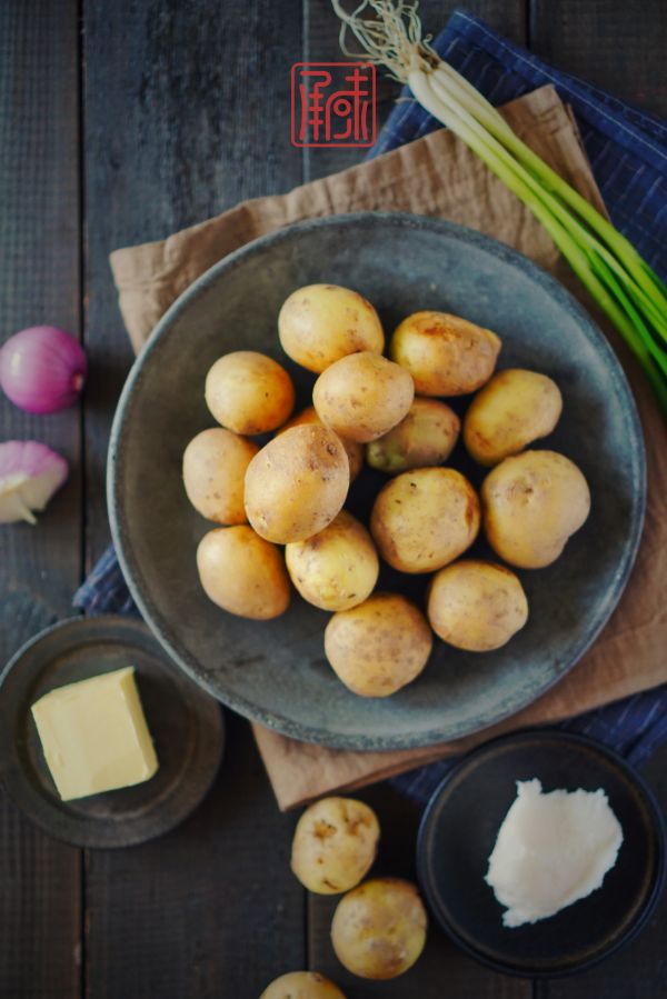 奶香黄油烤土豆和香煎小土豆