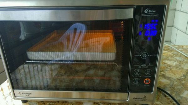 杨梅果酱夹心蛋糕卷