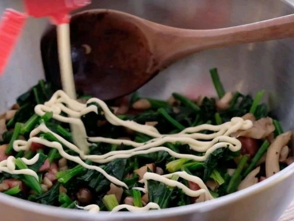 菠菜培根炒菇汉堡