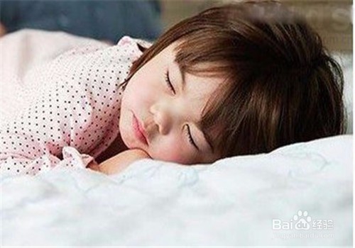 如何哄小孩睡觉？