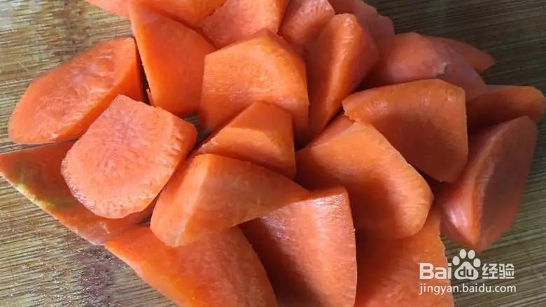 胡萝卜炖牛蹄筋
