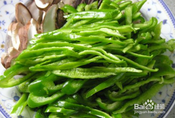 青椒香菇炒肉丝的做法