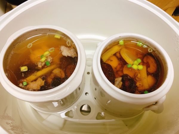 干贝芡实花菇汤