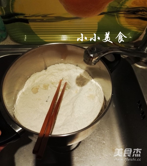 西红柿疙瘩汤的关键是调制小疙瘩