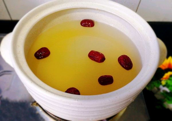 南瓜豆沙包、红枣小米粥