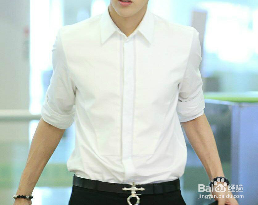 没有熨斗怎么让衣服平整