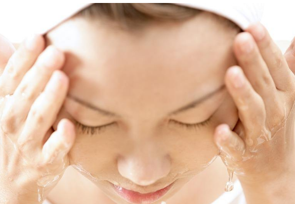 用过夜茶的茶水洗脸可以美容吗