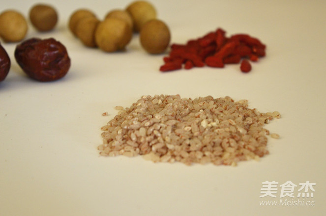 桂圆枸杞美目粥