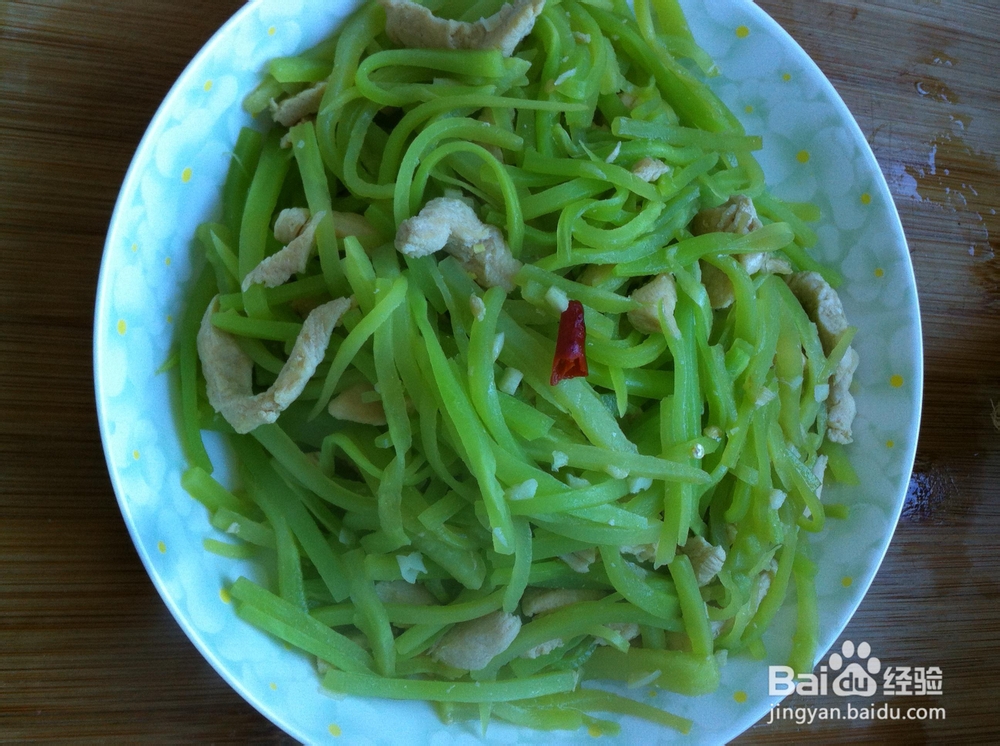 莴苣炒鸡脯肉——既营养又养眼的搭配！