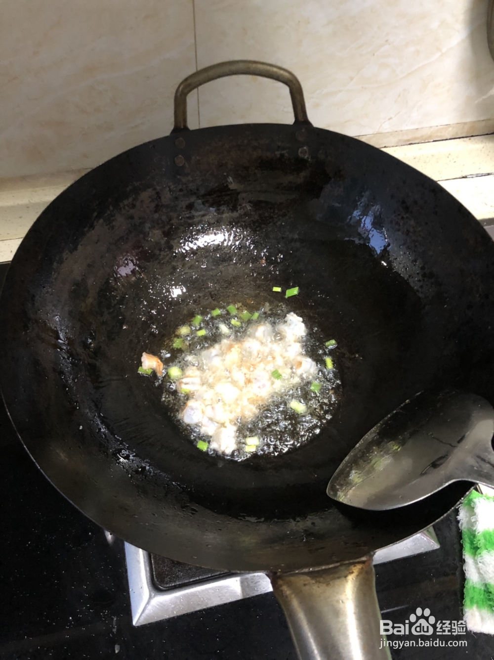 美味挡不住的辣白菜鲜虾炒饭