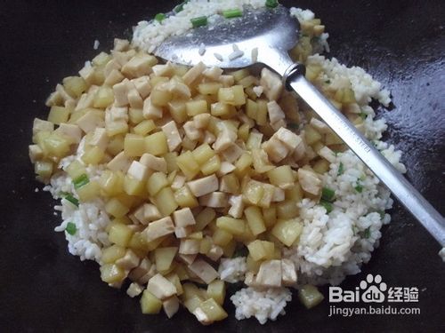 土豆鱼丸炒饭