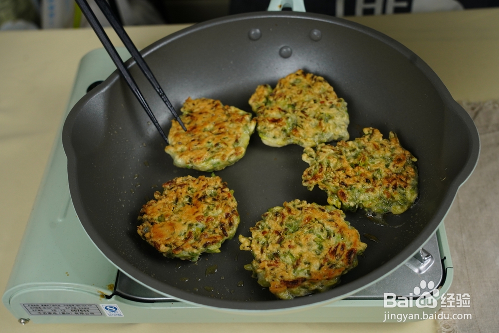 酥到掉渣的花洋槐花饼