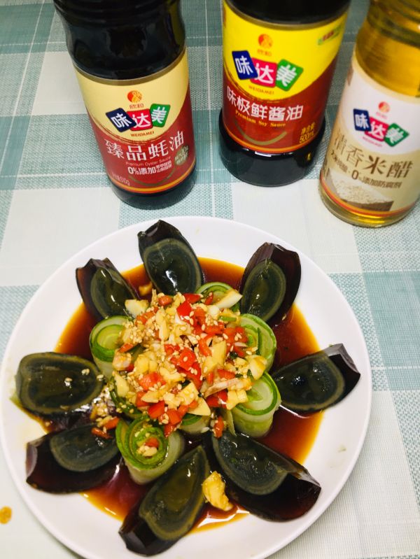 凉拌皮蛋黄瓜卷