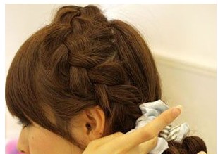 怎样打造韩式麻花辫编发