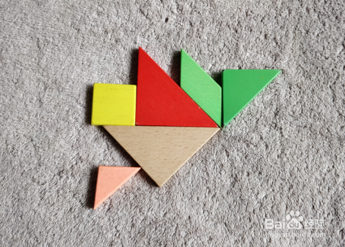 奔跑的小草鸡用七巧板怎么拼?