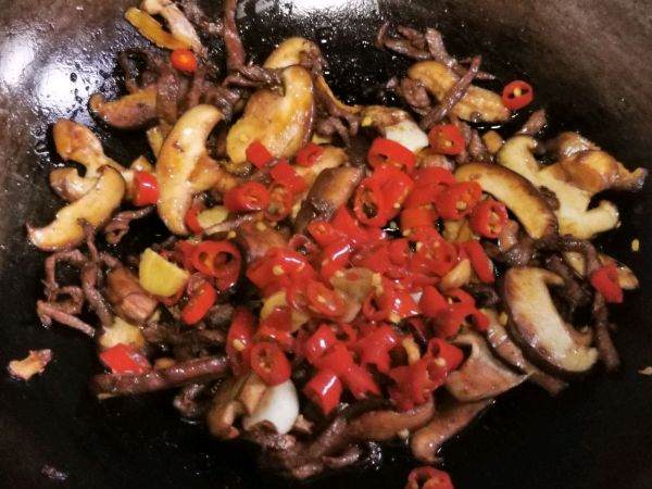 香菇肉丝绿豆粉