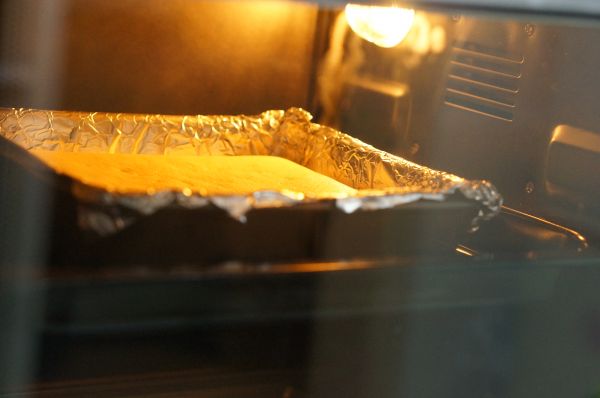 草莓鲜奶蛋糕卷