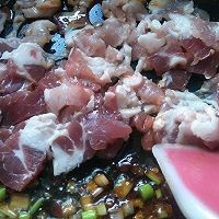 如何制作美味的葱爆五花肉