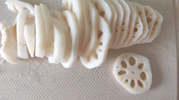 凉拌麻辣红油藕片