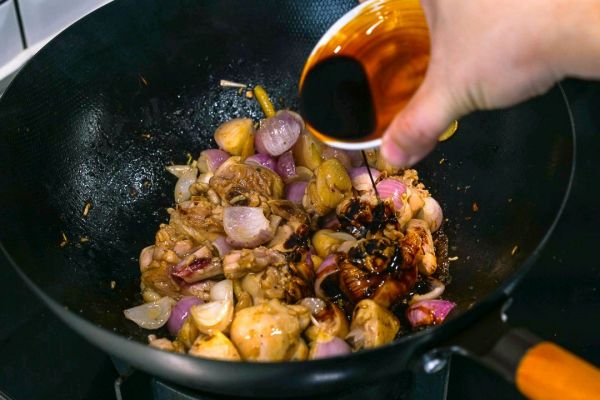 4步做出经典三杯鸡