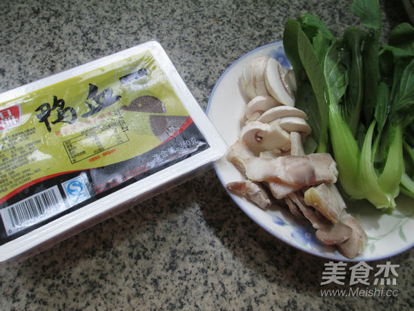 鸡毛菜蘑菇煮鸭血