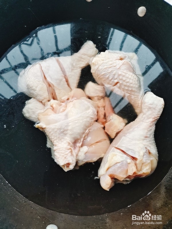 在家就可以做的鸡腿腊肠煲仔饭