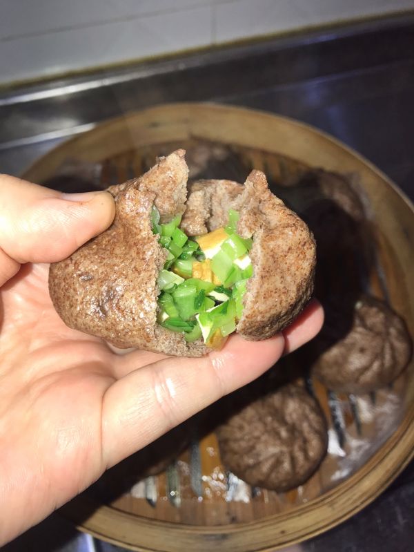 黑全麦自发素菜包