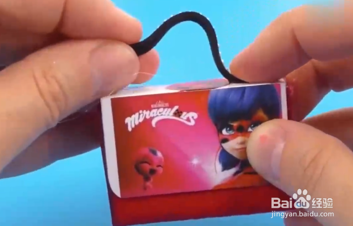 如何给芭比娃娃做饰品