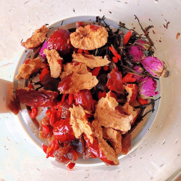 桂圆红枣生椰奶茶