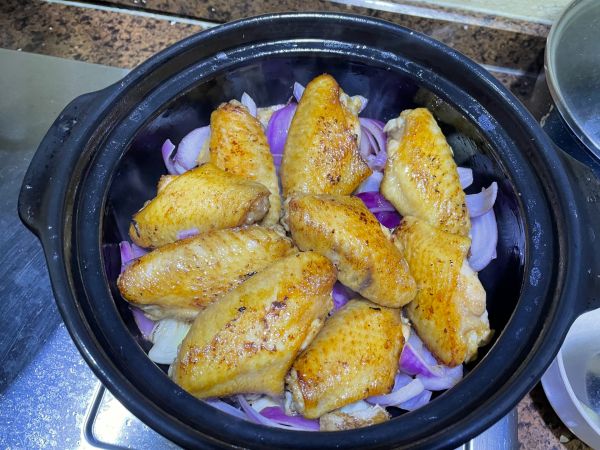 沙姜鸡翅啫啫煲