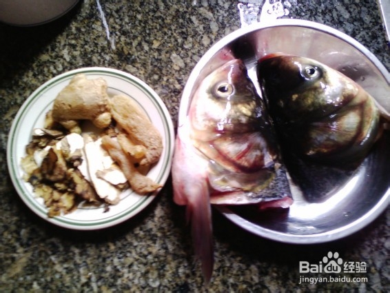 天麻川芎白芷姜片炖鱼头
