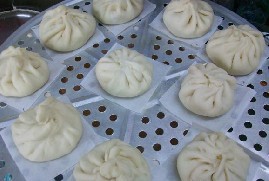 新鲜包菜大肉包