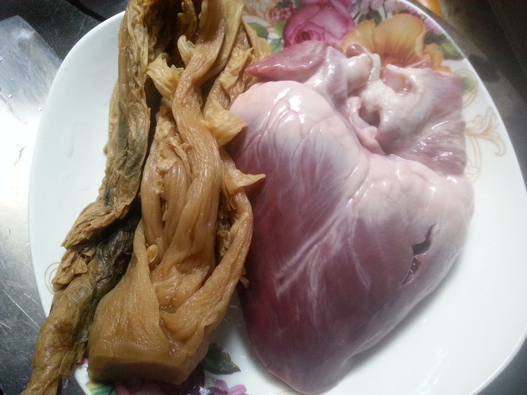 妈妈做的咸菜干炒猪心好吃极了！