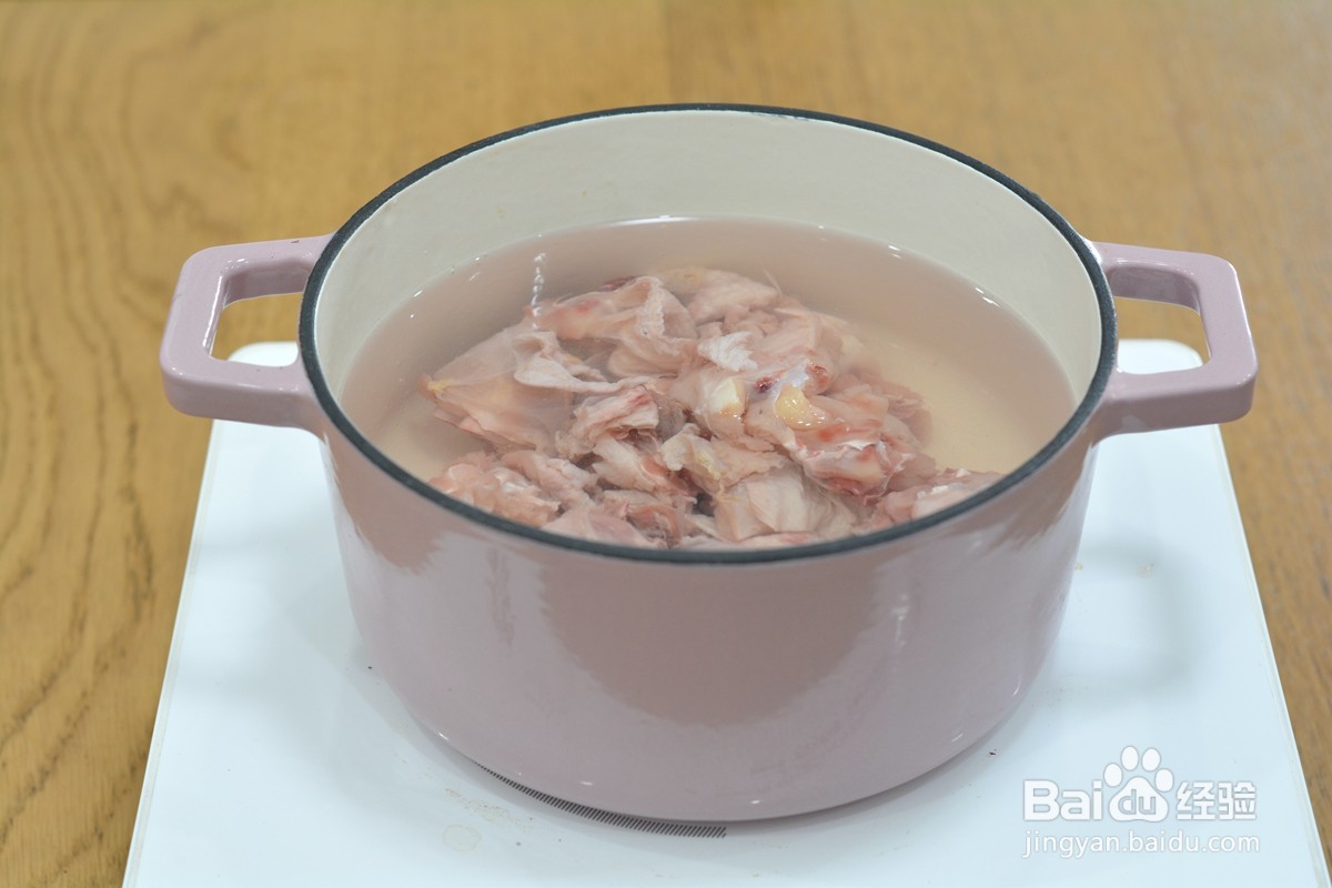 如何做出猪肚白果鸡汤?
