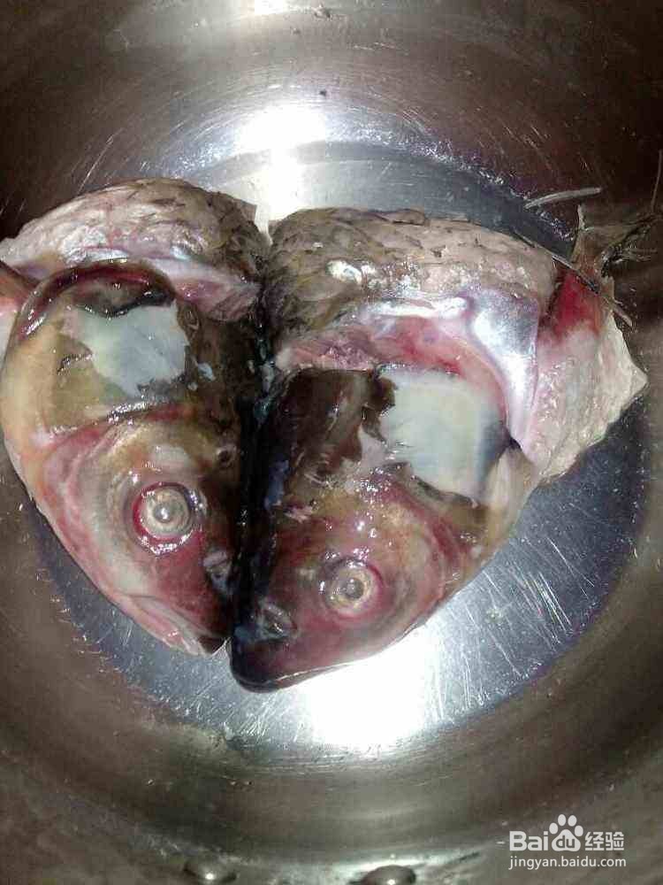 白菜炖鱼头的制作方法