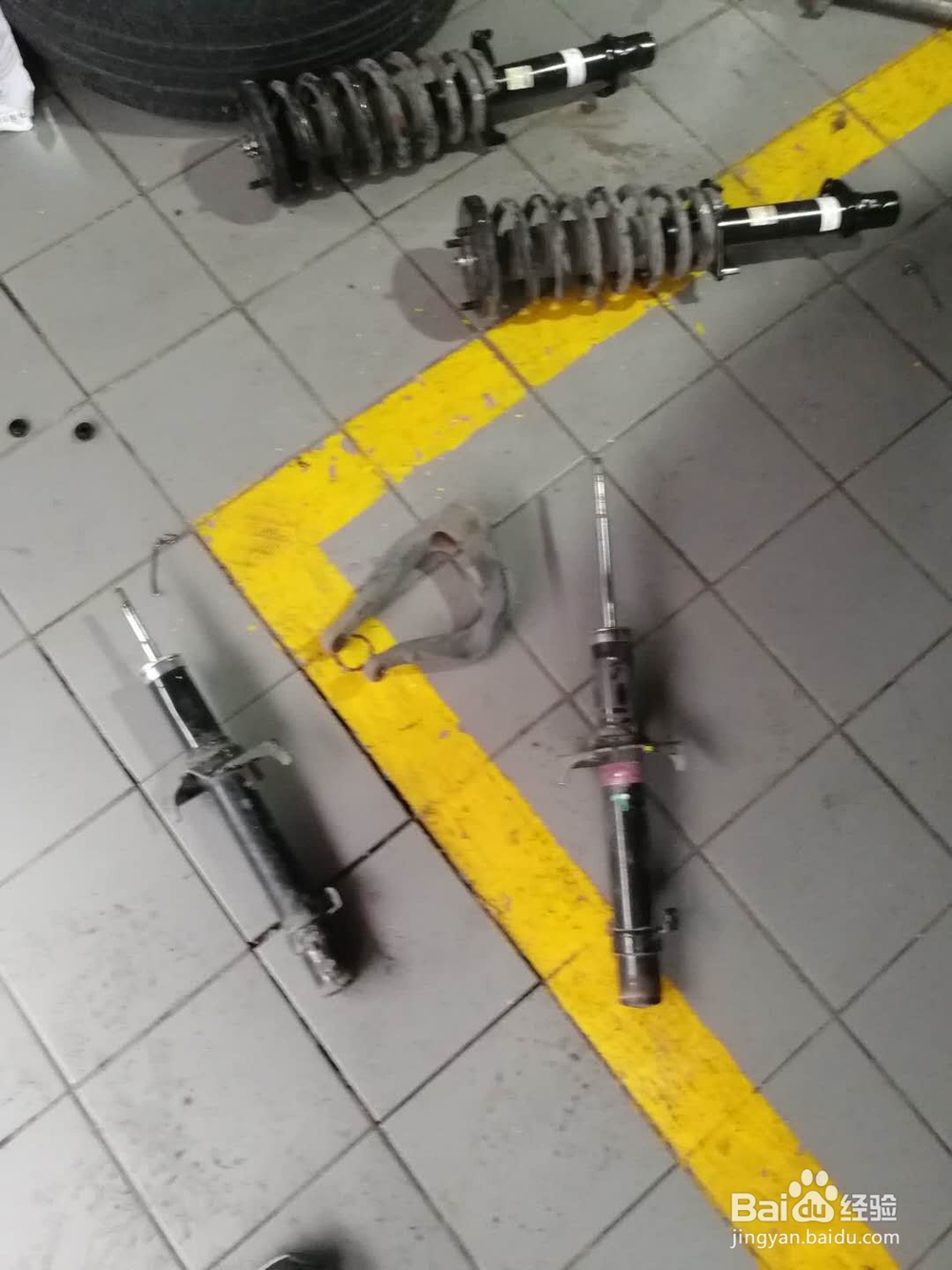 雅阁车更换原装减震器全过程