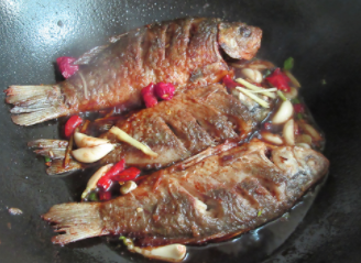 瘦身家常菜——鲫鱼炖豆腐